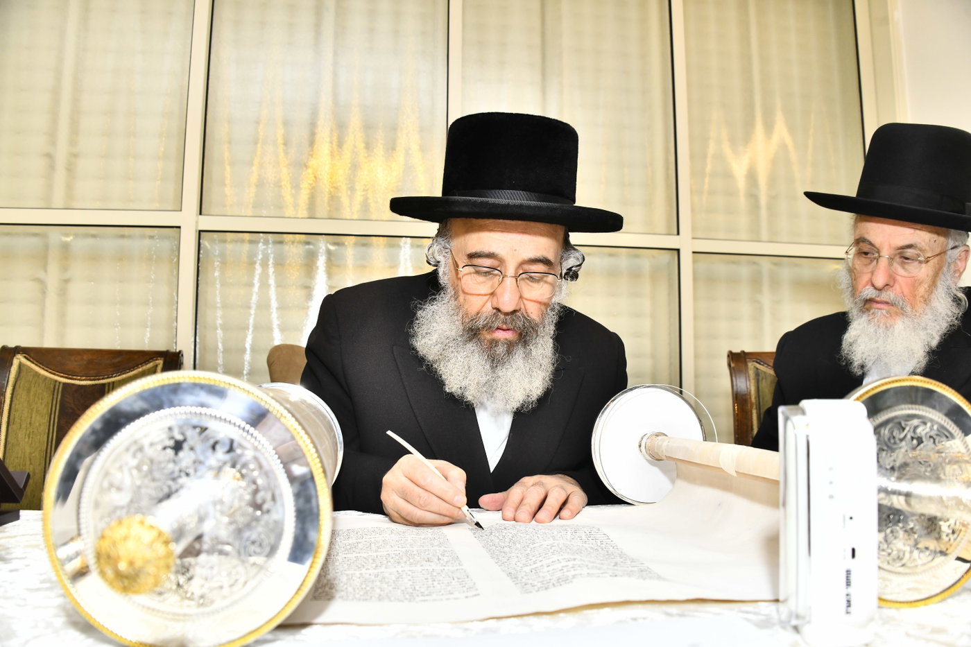 הכנסת ספר תורה לביהמ"ד סקולען בב"ב