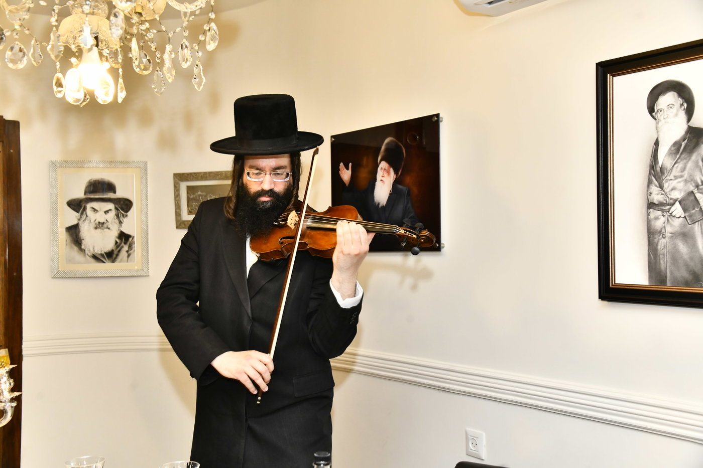 הכנסת ספר תורה לביהמ"ד סקולען בב"ב