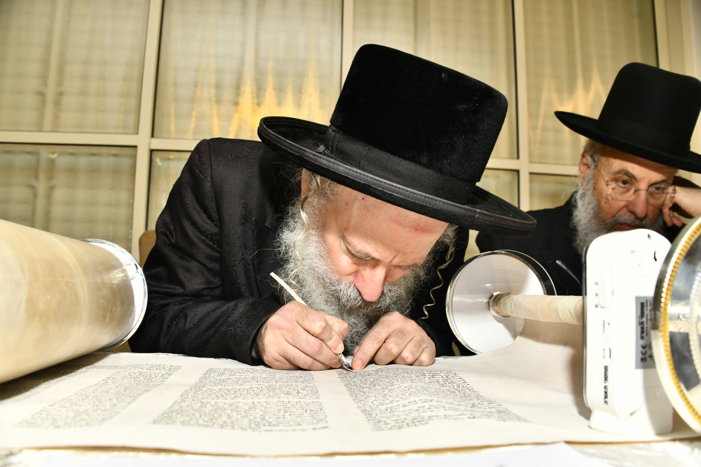 הכנסת ספר תורה לביהמ"ד סקולען בב"ב