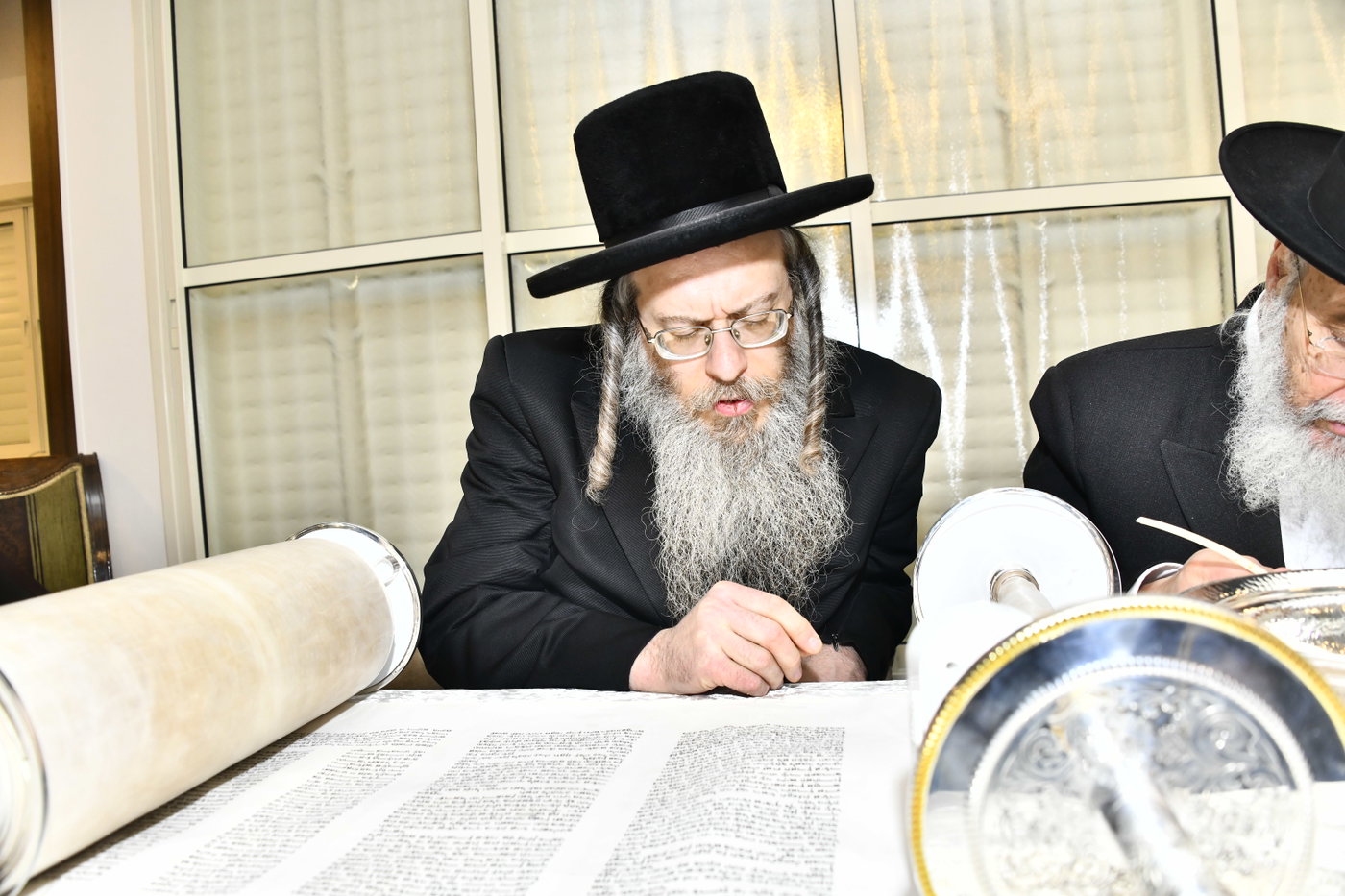 הכנסת ספר תורה לביהמ"ד סקולען בב"ב