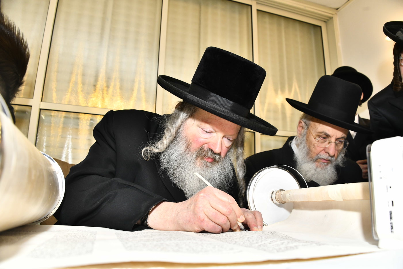 הכנסת ספר תורה לביהמ"ד סקולען בב"ב
