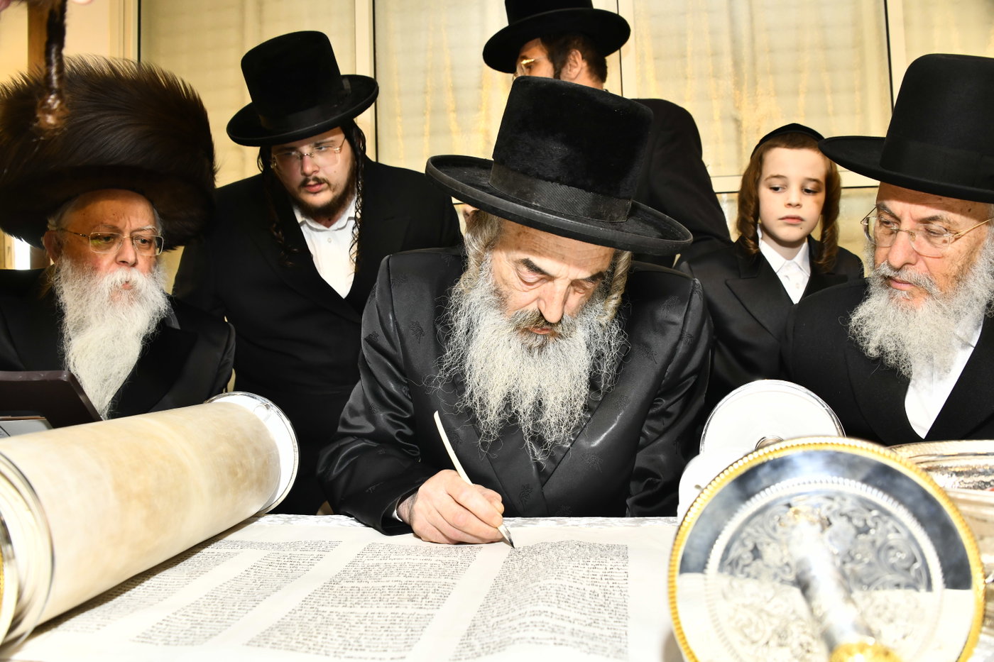 הכנסת ספר תורה לביהמ"ד סקולען בב"ב
