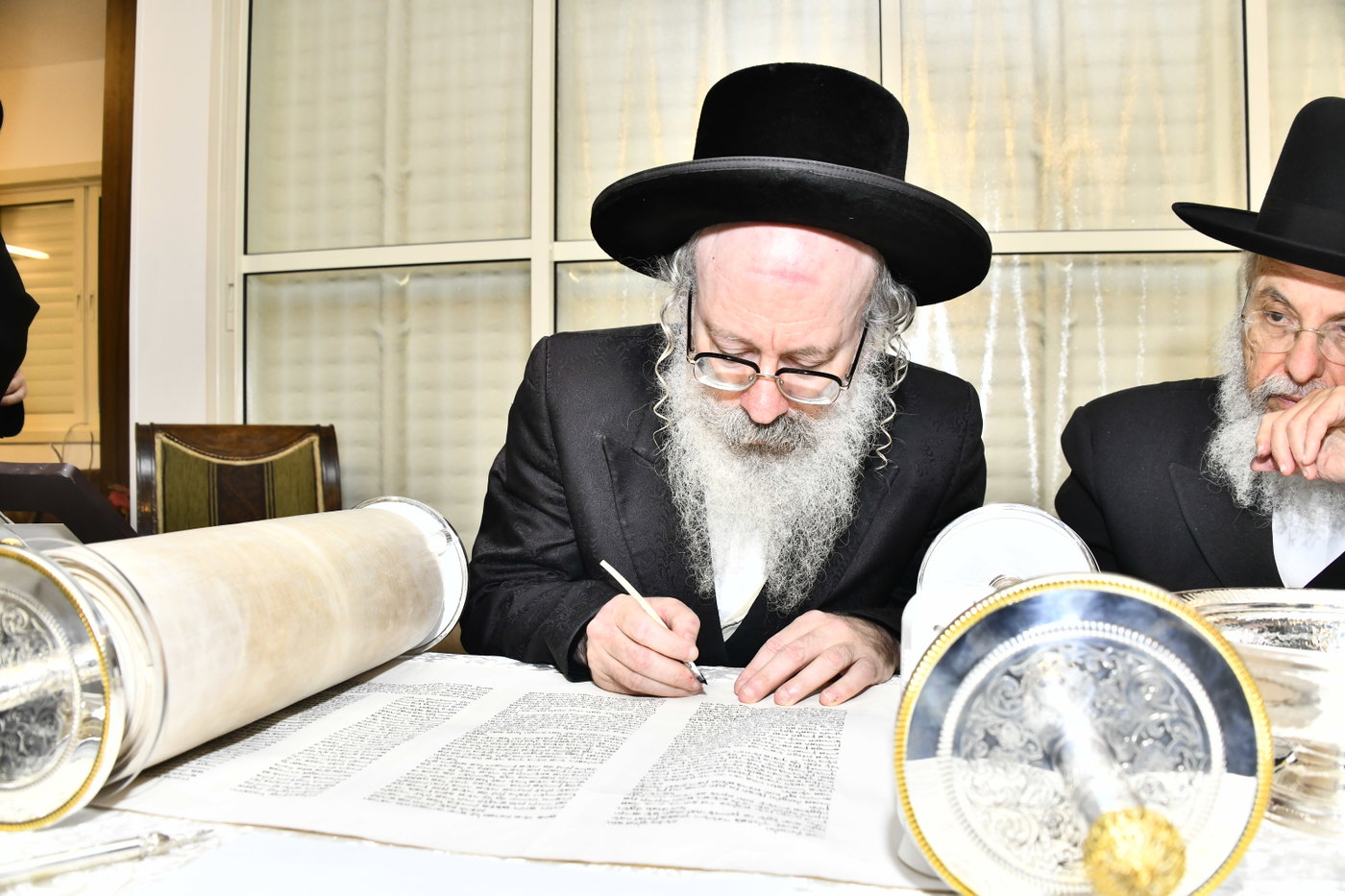 הכנסת ספר תורה לביהמ"ד סקולען בב"ב