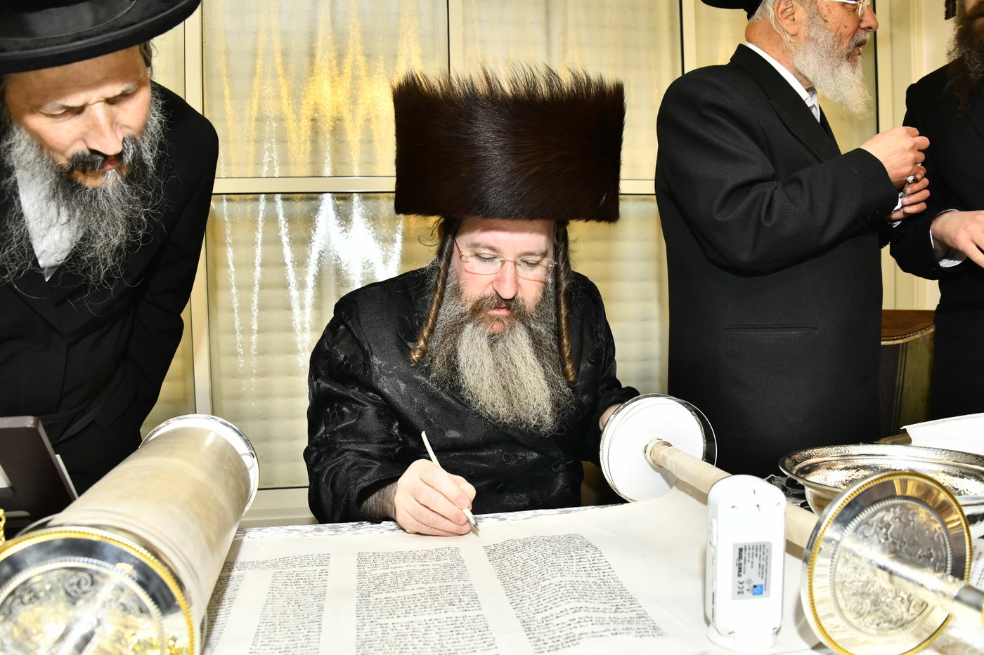 הכנסת ספר תורה לביהמ"ד סקולען בב"ב
