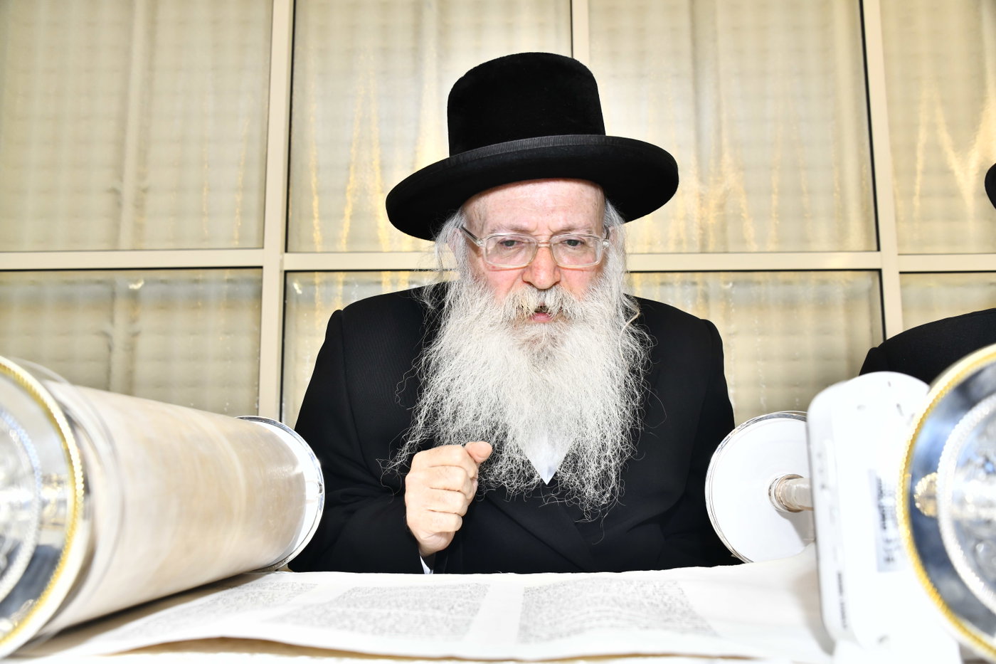 הכנסת ספר תורה לביהמ"ד סקולען בב"ב
