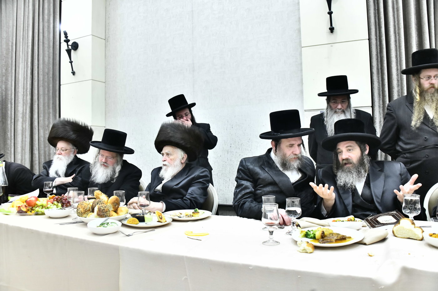 הכנסת ספר תורה לביהמ"ד סקולען בב"ב