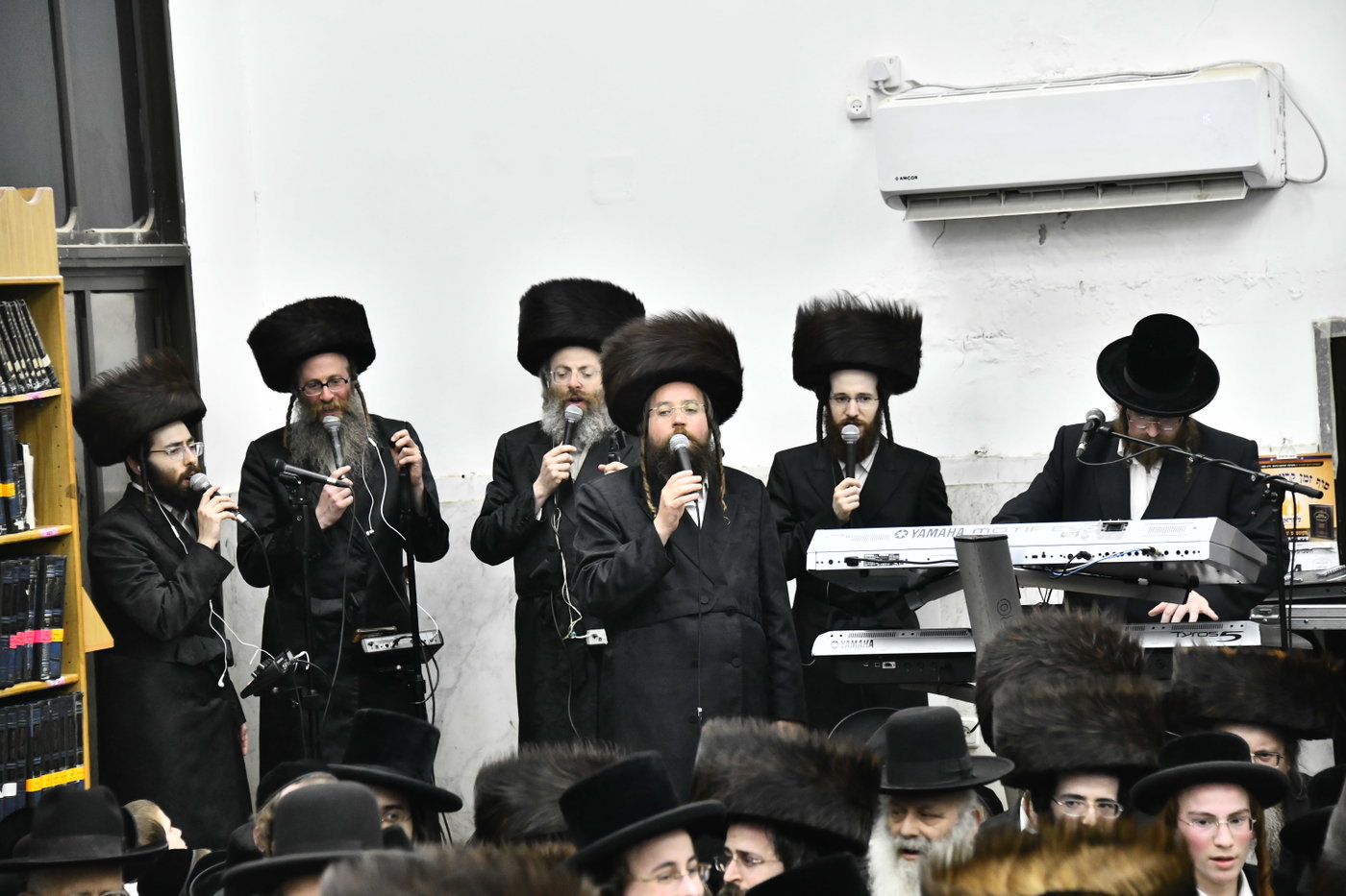 הכנסת ספר תורה לביהמ"ד סקולען בב"ב