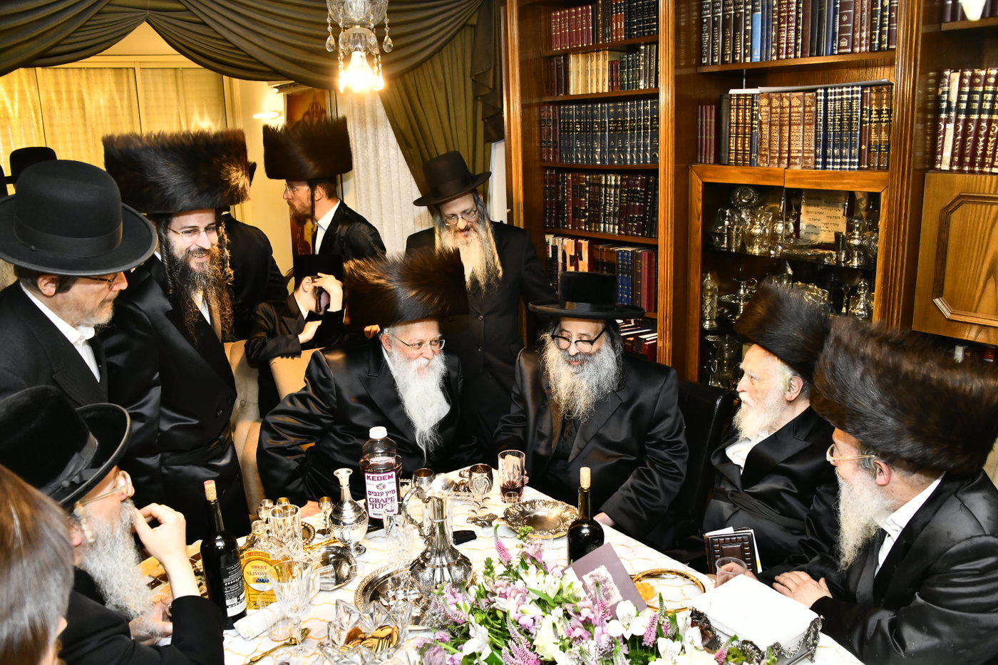 הכנסת ספר תורה לביהמ"ד סקולען בב"ב