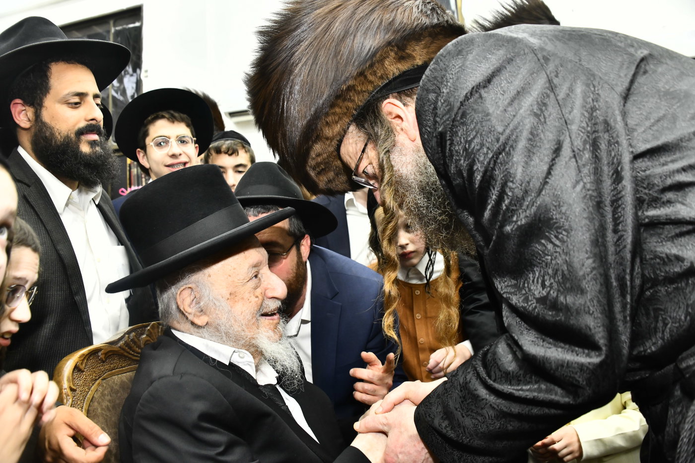 הכנסת ספר תורה לביהמ"ד סקולען בב"ב