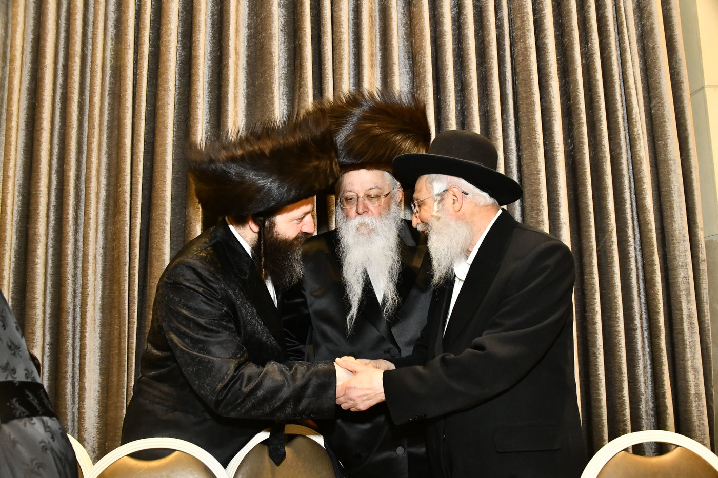הכנסת ספר תורה לביהמ"ד סקולען בב"ב