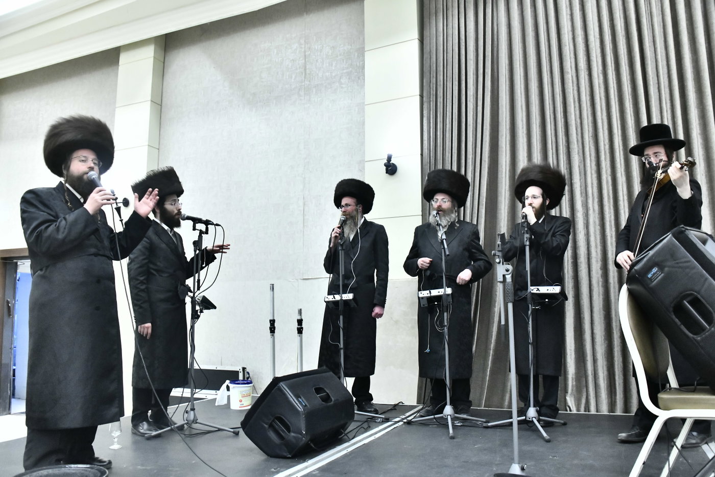 הכנסת ספר תורה לביהמ"ד סקולען בב"ב