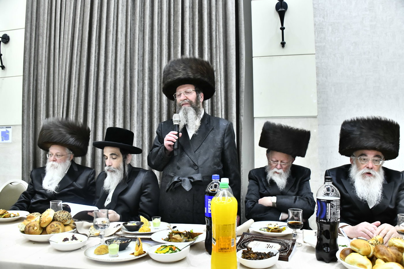 הכנסת ספר תורה לביהמ"ד סקולען בב"ב
