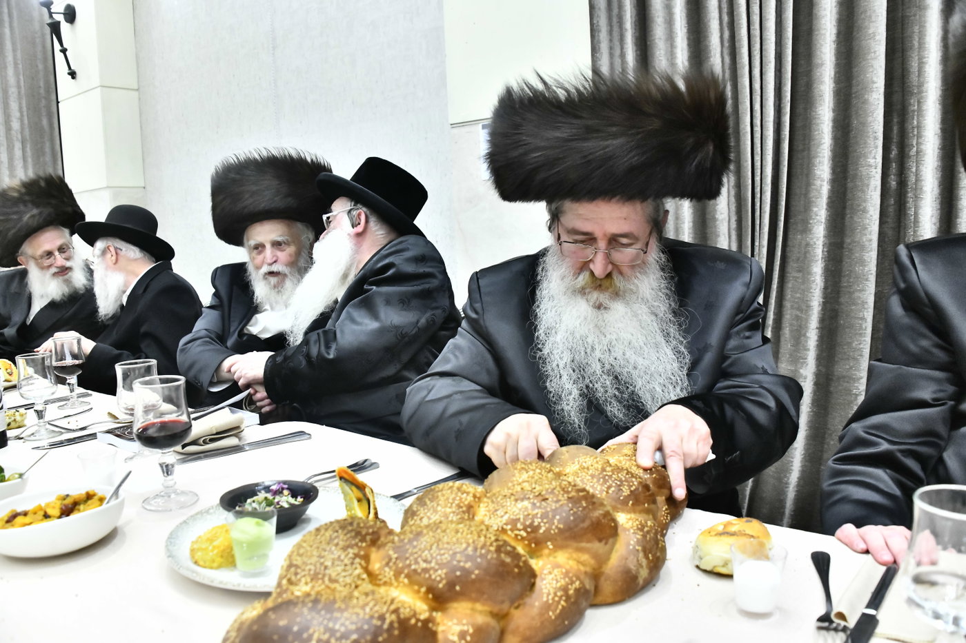 הכנסת ספר תורה לביהמ"ד סקולען בב"ב