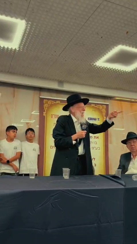 הגר"ש גלאי נואם לפני ילדי שובו