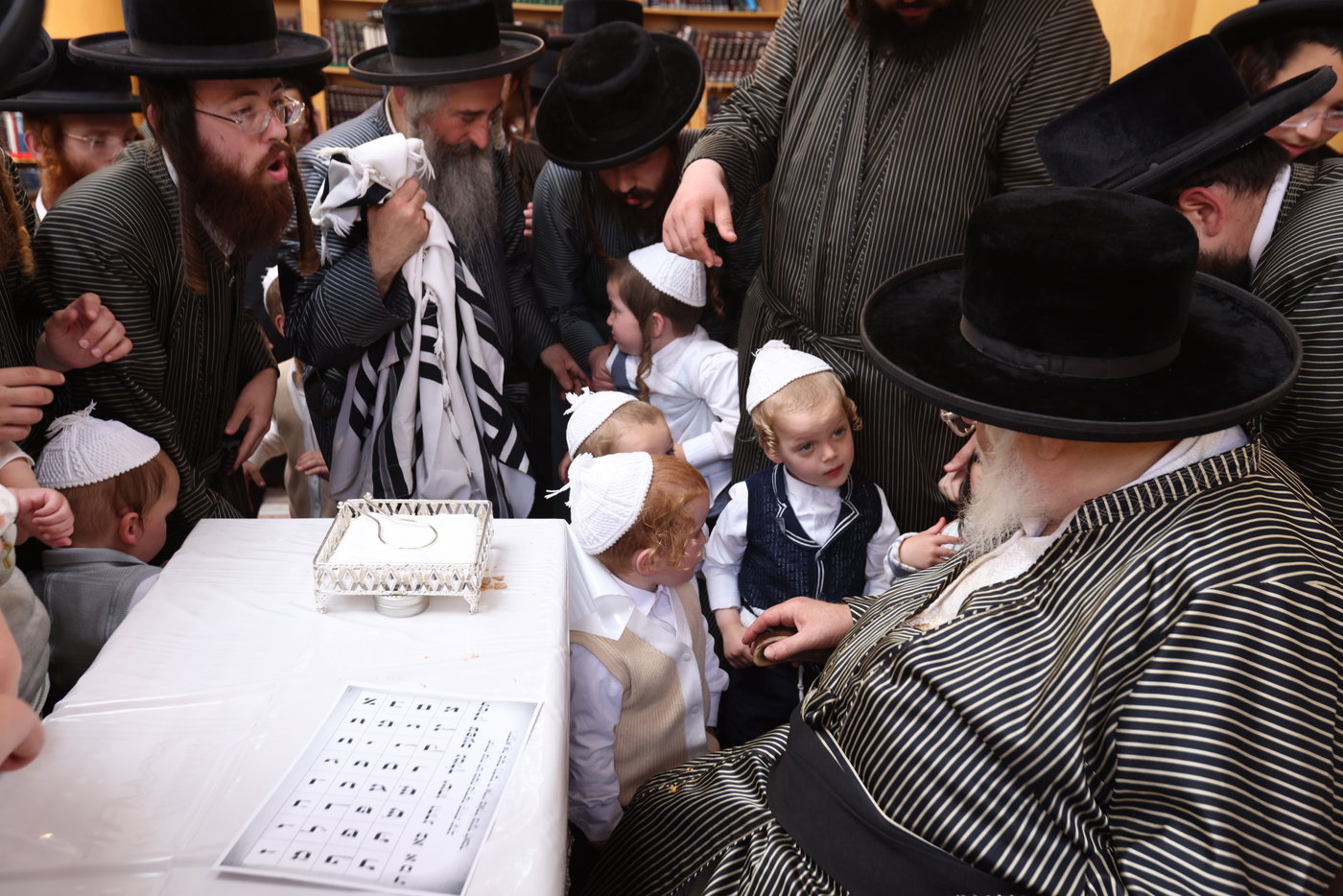 האדמו"ר מתולדות אהרן בלימוד א' ב' עם ילדי החסידות בצפת