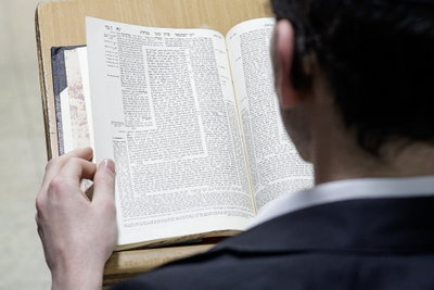 המצוות הן בשבילנו או בשביל הקב"ה? למה אכפת לו מהפרטים הקטנים בהלכה?