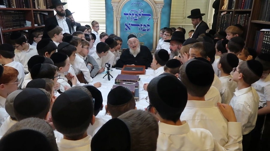 ילדי עטרת שלמה אצל הגרמ"צ ברגמן