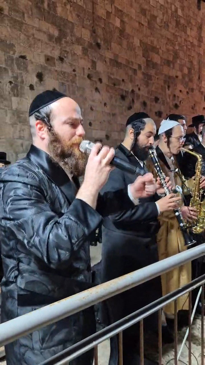 מוצאי שבועות בקבר דוד