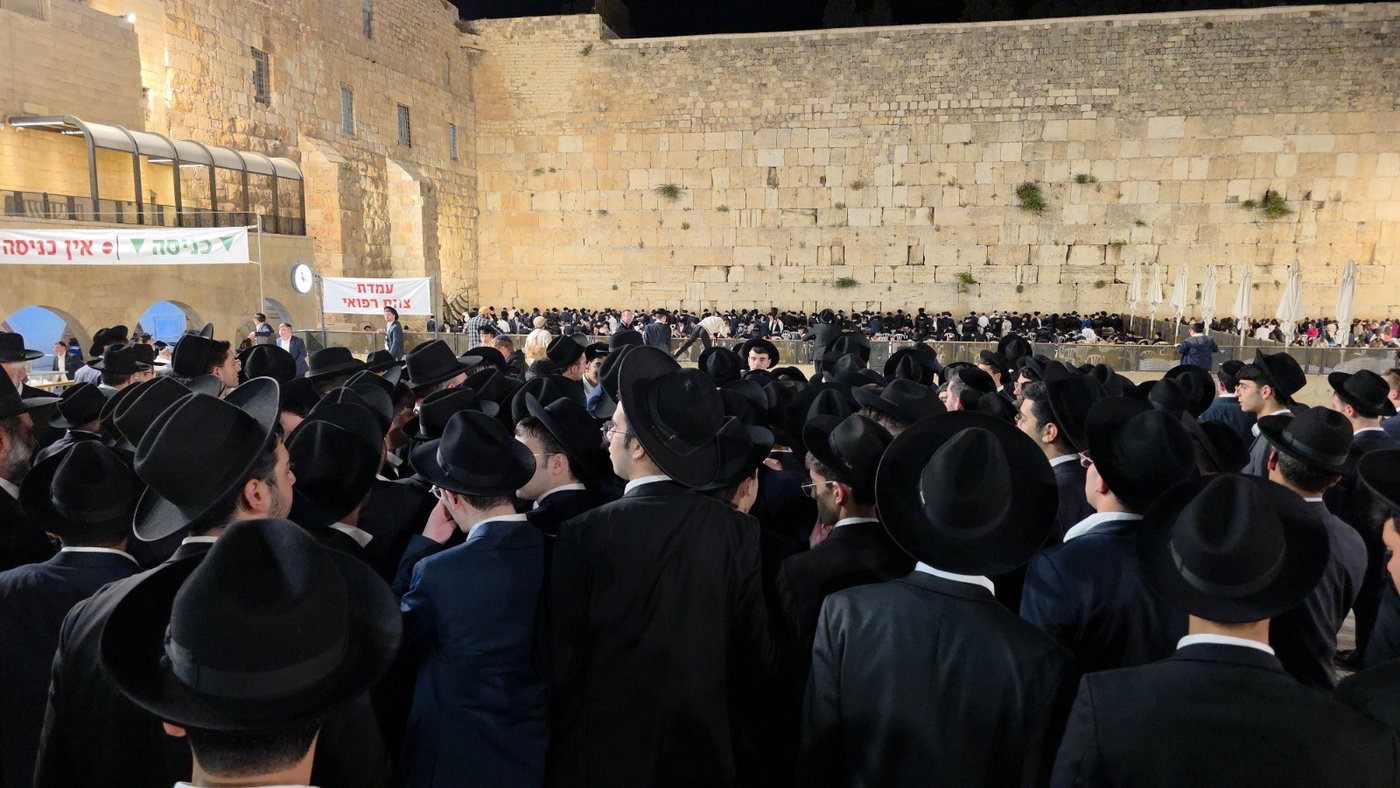 מוצאי שבועות בכותל המערבי
