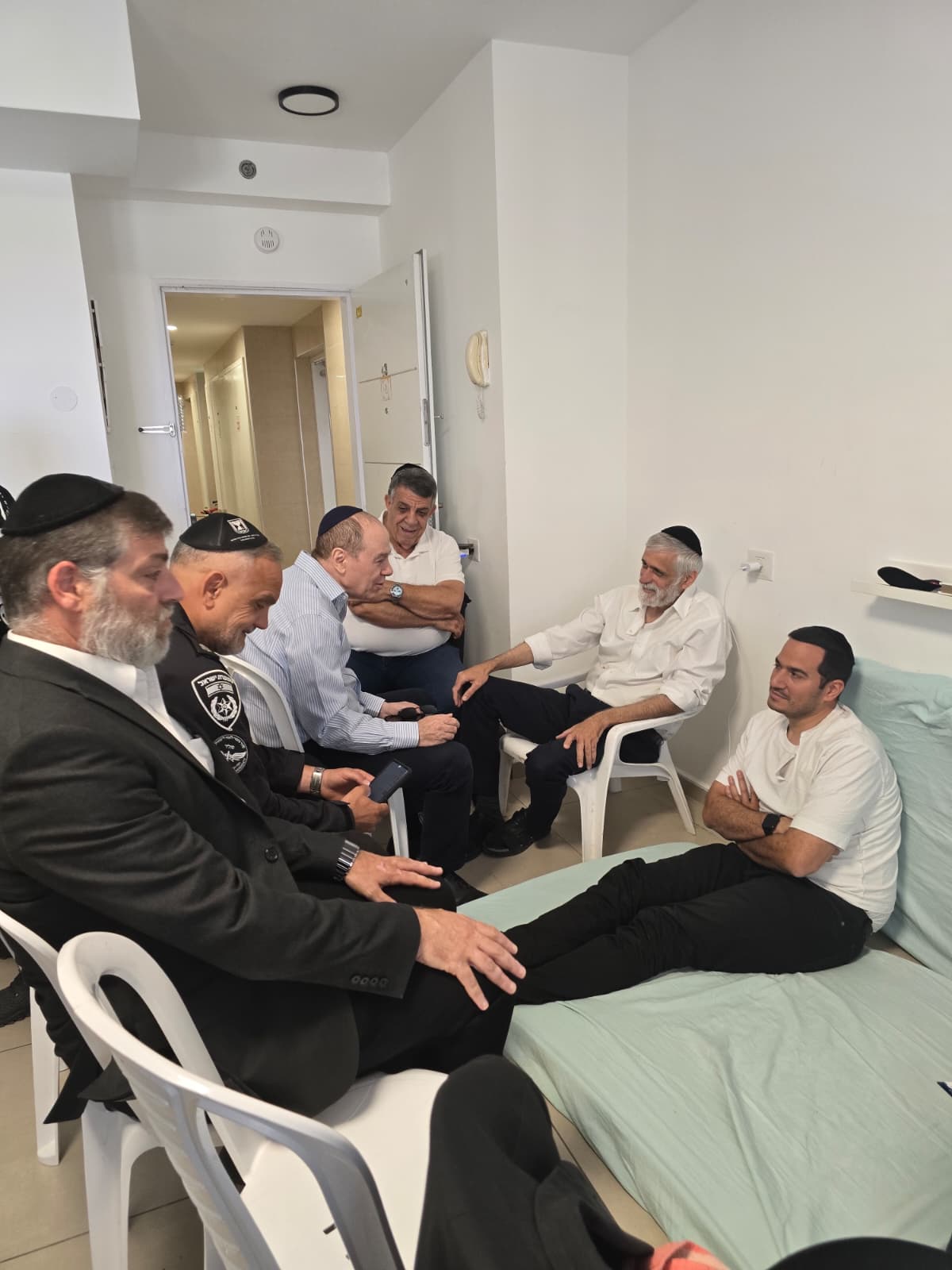 המנחמים אצל משפחת ישי