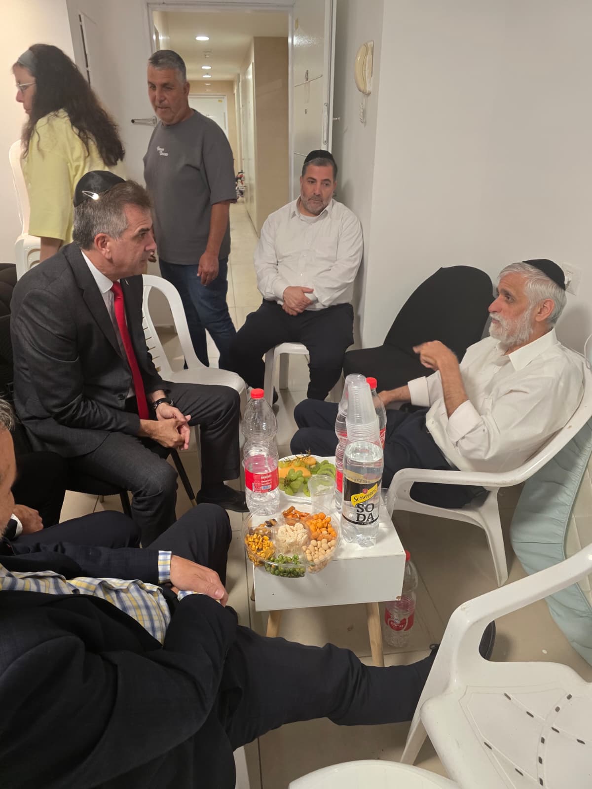 המנחמים אצל משפחת ישי