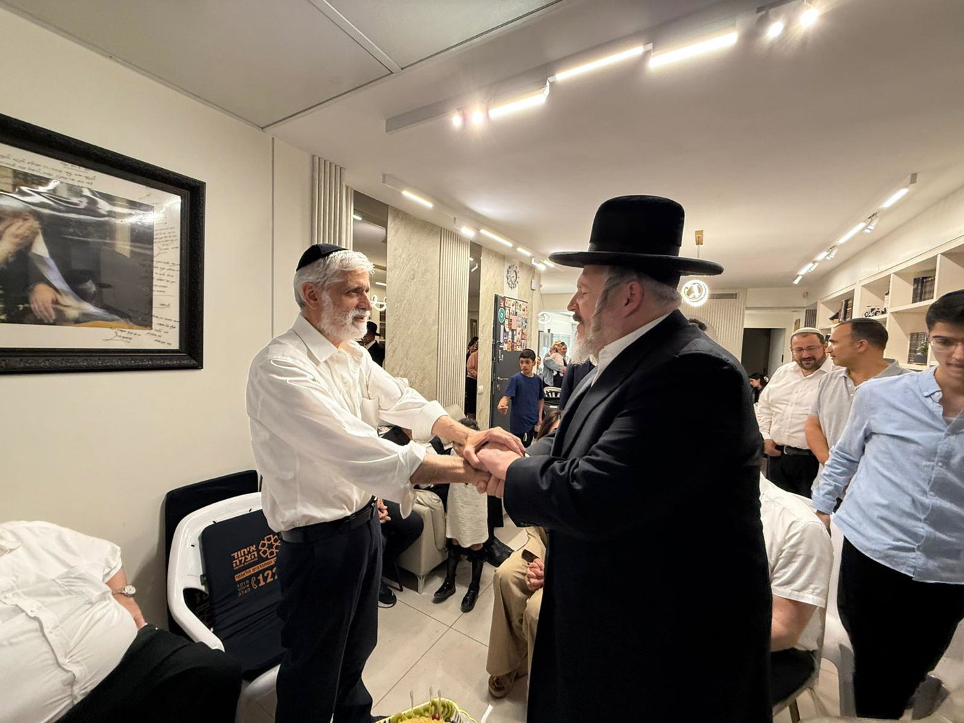המנחמים אצל משפחת ישי