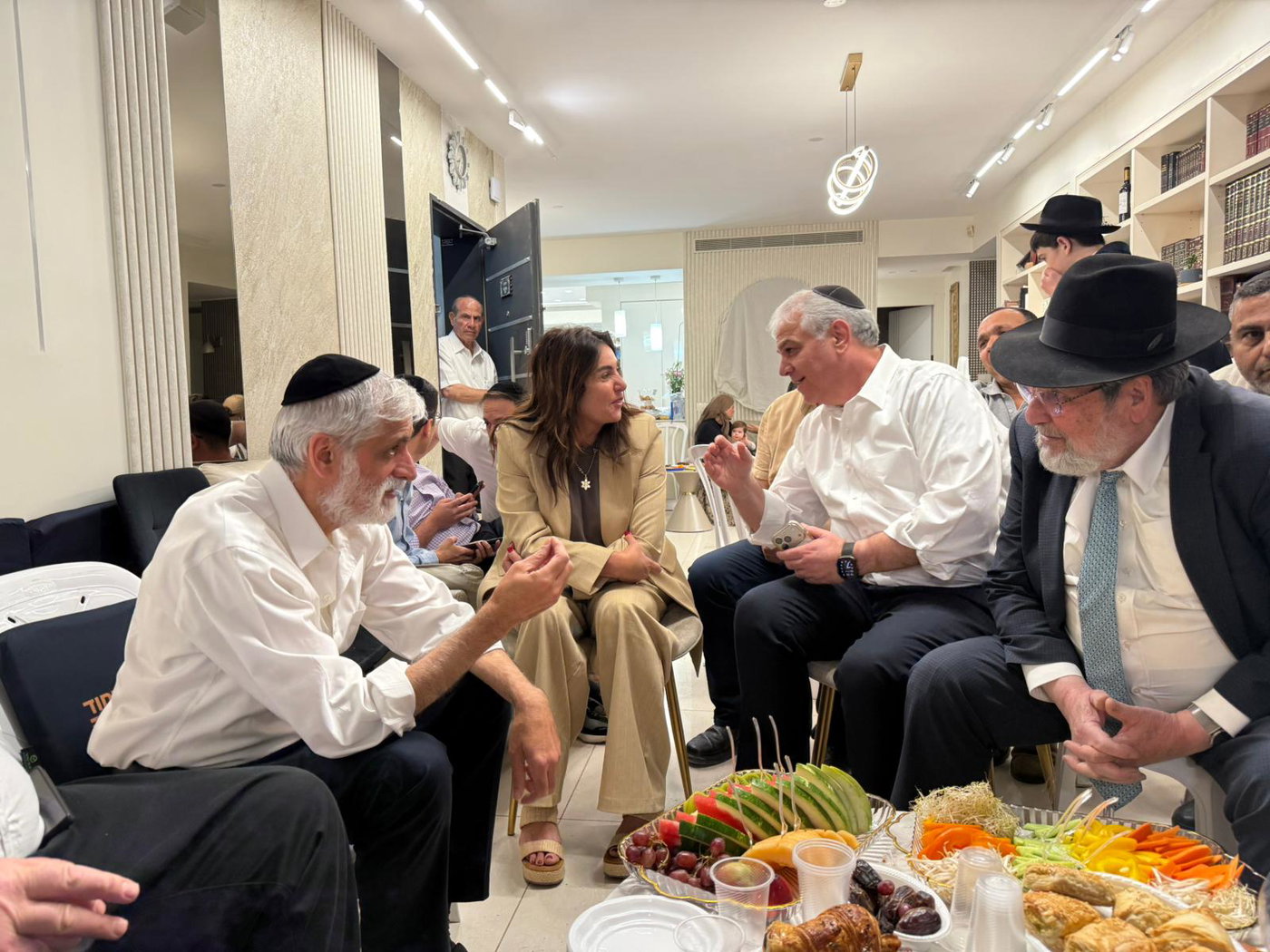 המנחמים אצל משפחת ישי