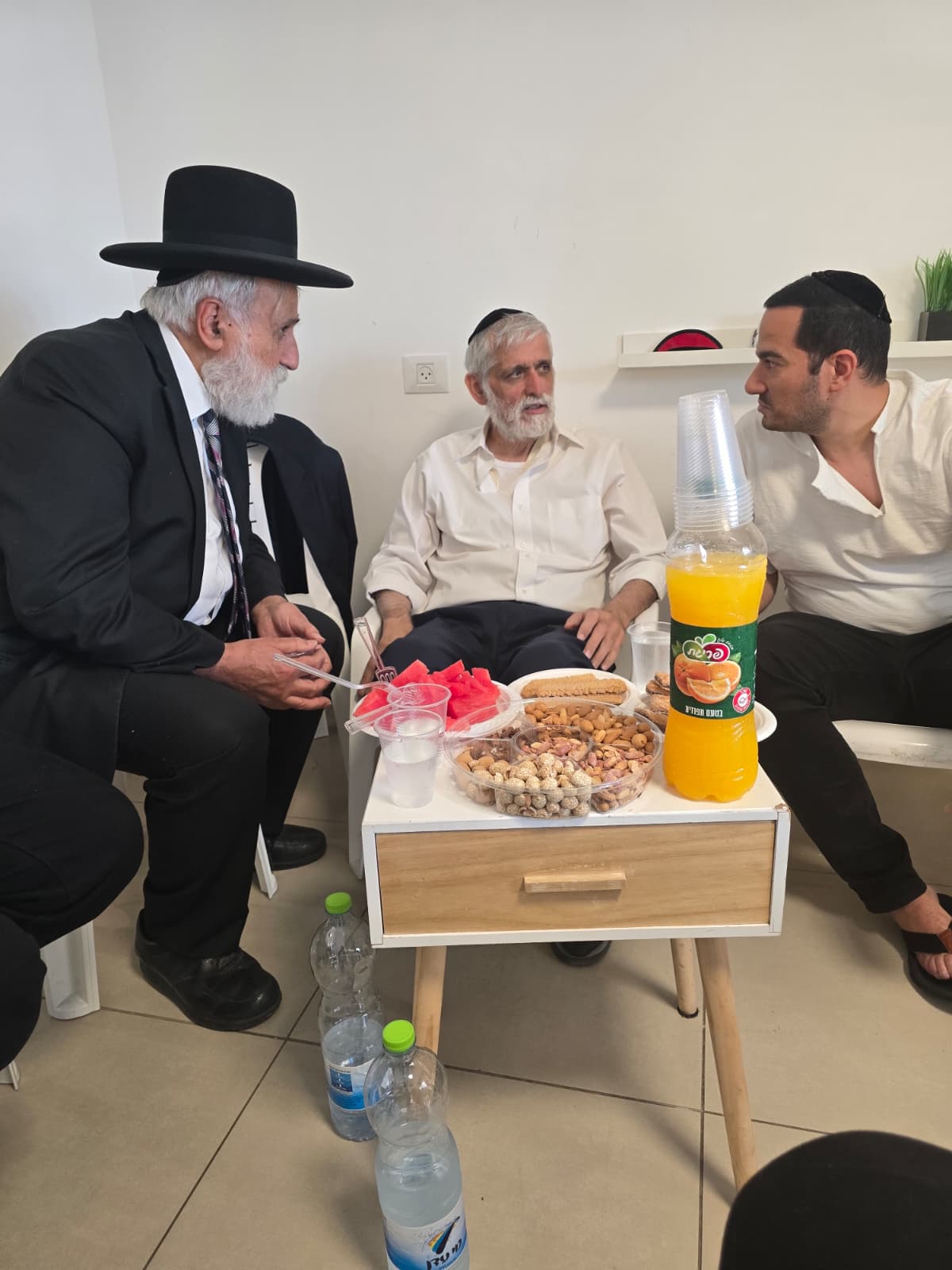המנחמים אצל משפחת ישי