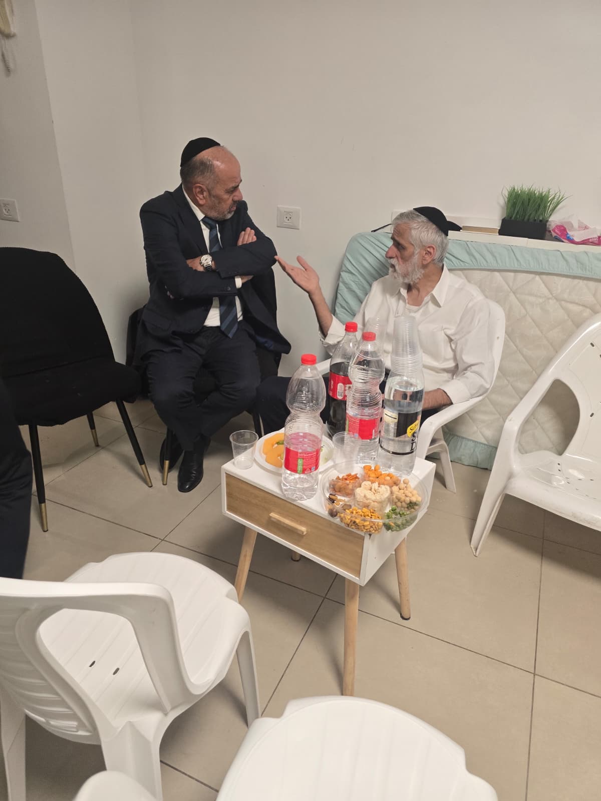 המנחמים אצל משפחת ישי