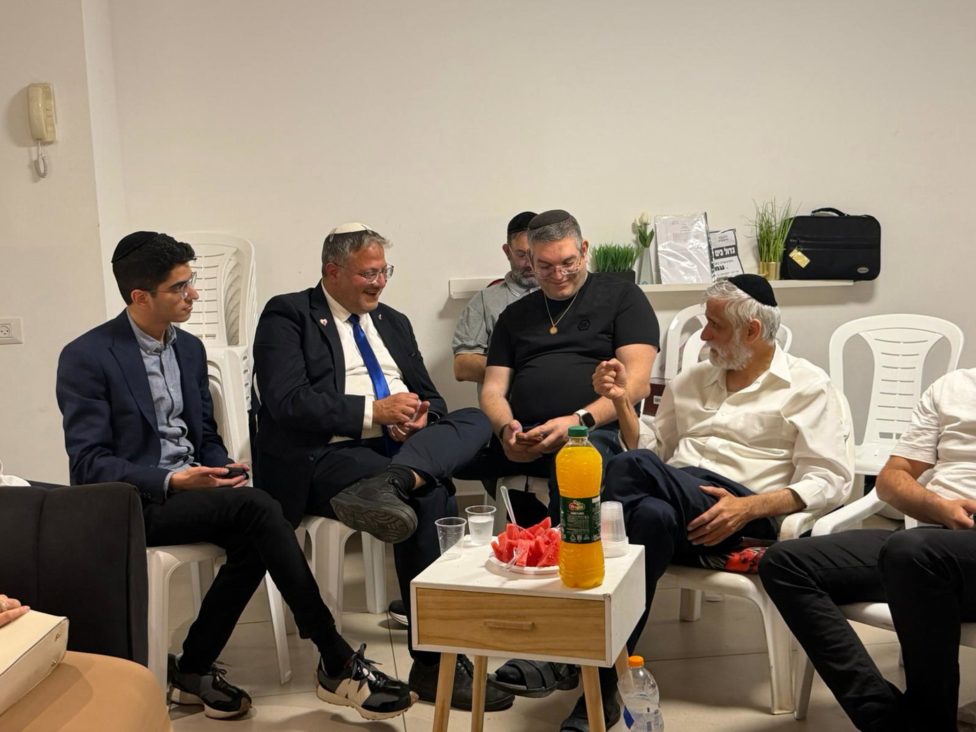המנחמים אצל משפחת ישי