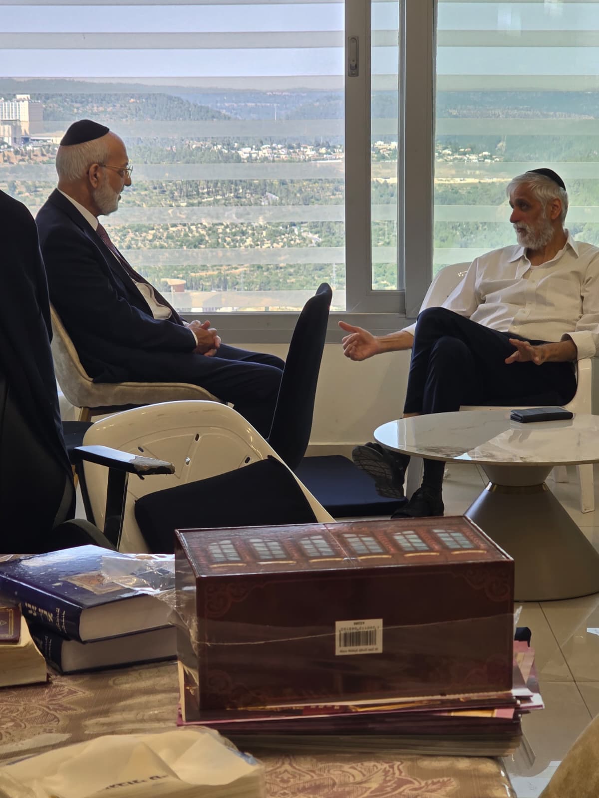 המנחמים אצל משפחת ישי
