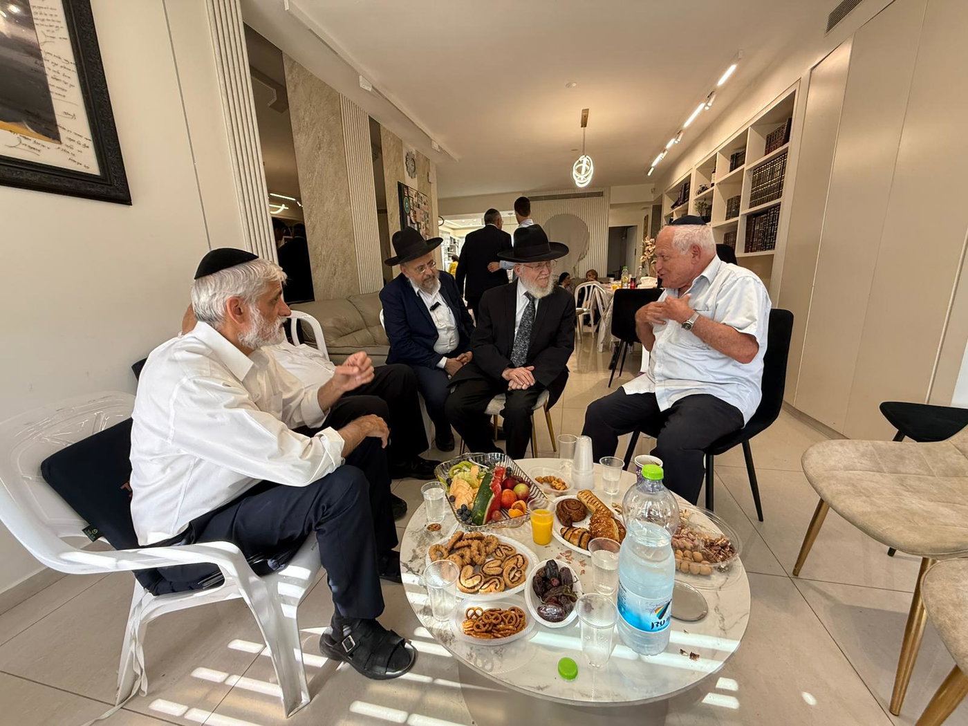המנחמים אצל משפחת ישי