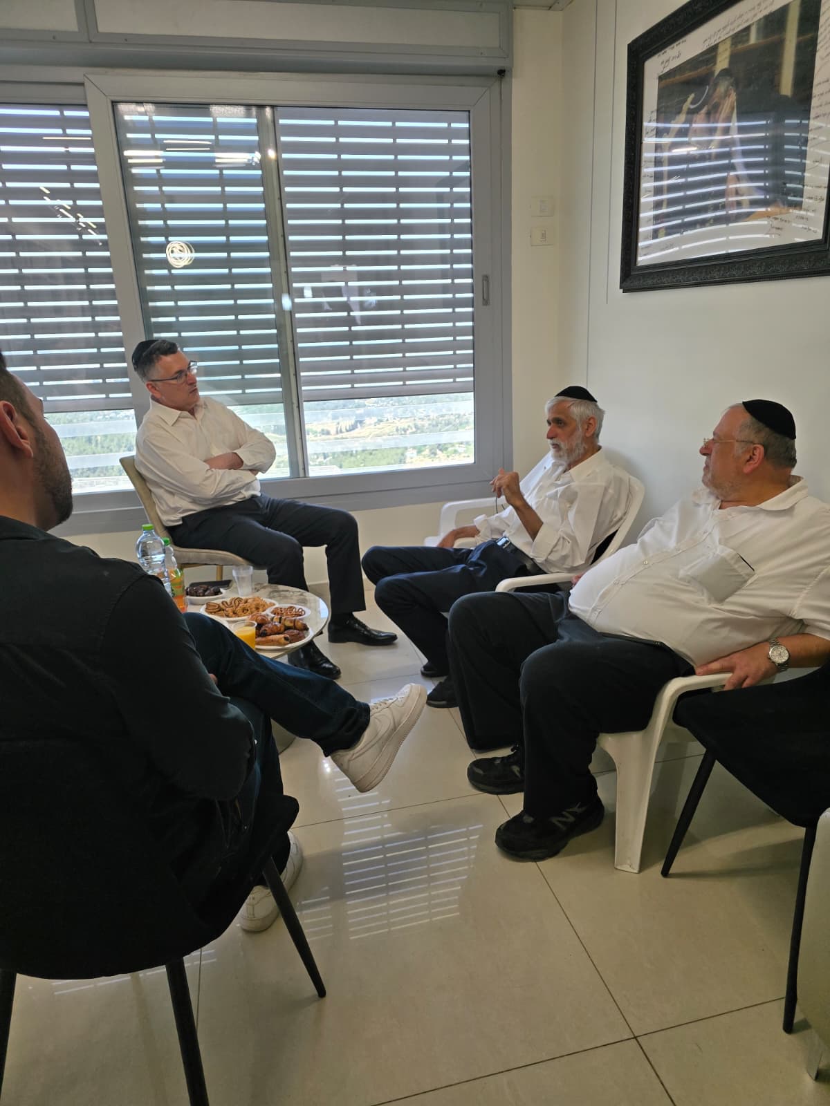 המנחמים אצל משפחת ישי
