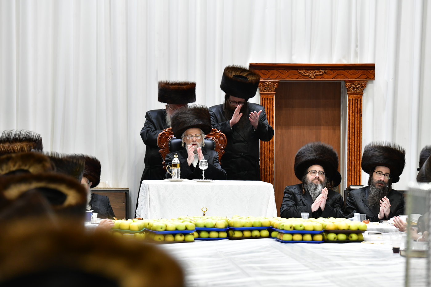 חג השבועות בחצה"ק סערט ויז'ניץ