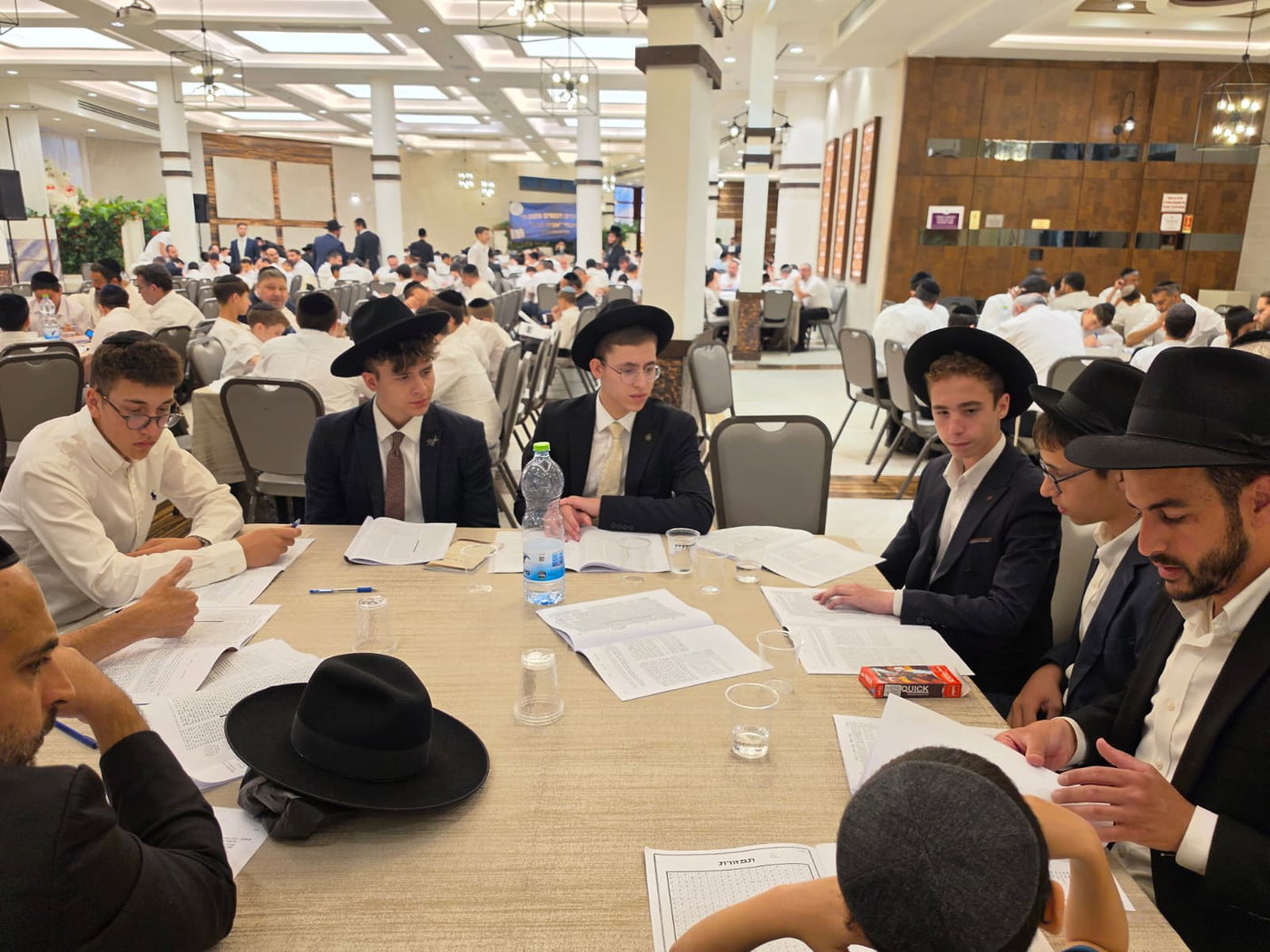 כך אבות ובנים באלעד קיבלו את התורה יחד בלימוד משותף | תיעוד מרגש