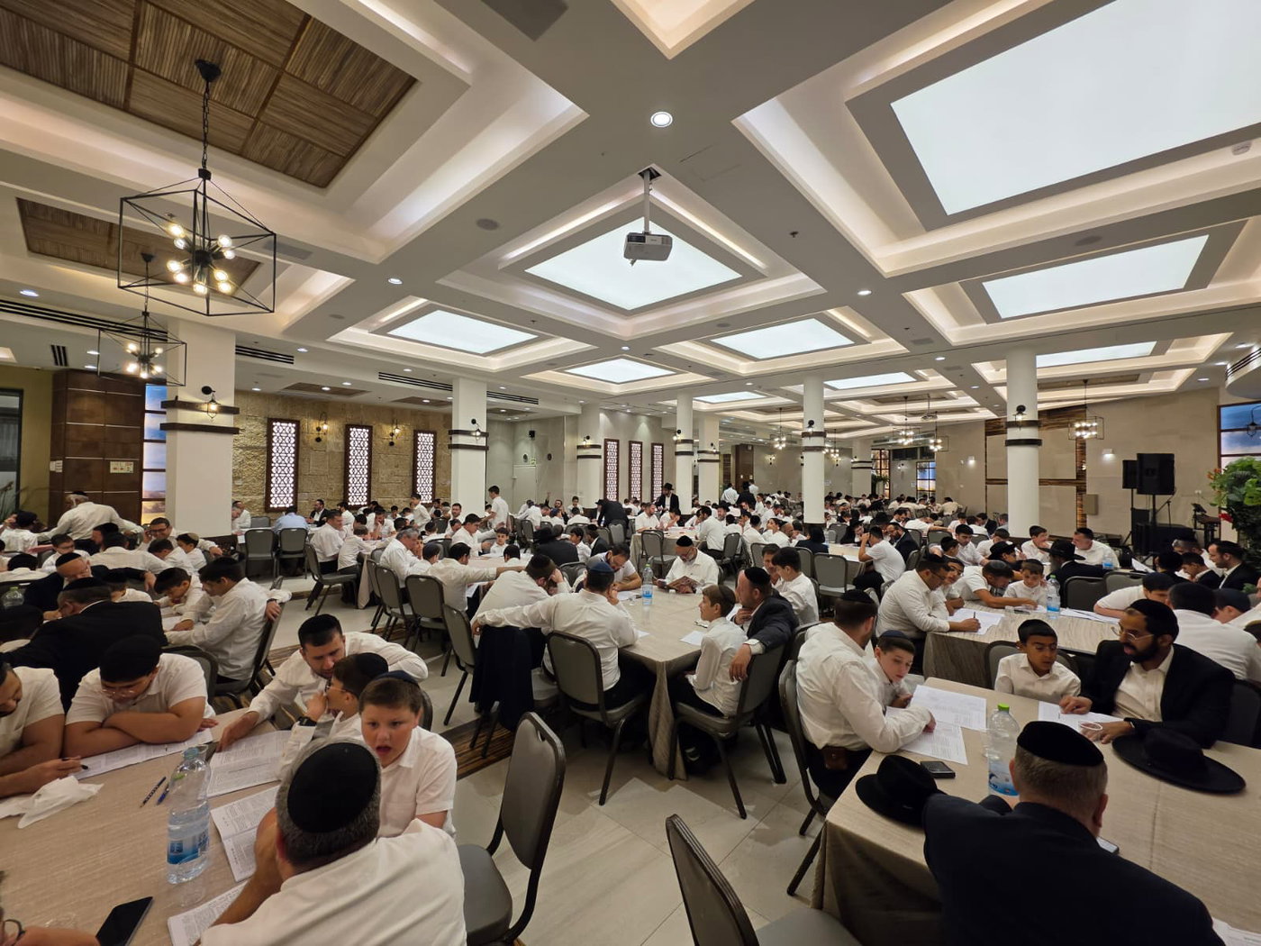 כך אבות ובנים באלעד קיבלו את התורה יחד בלימוד משותף | תיעוד מרגש