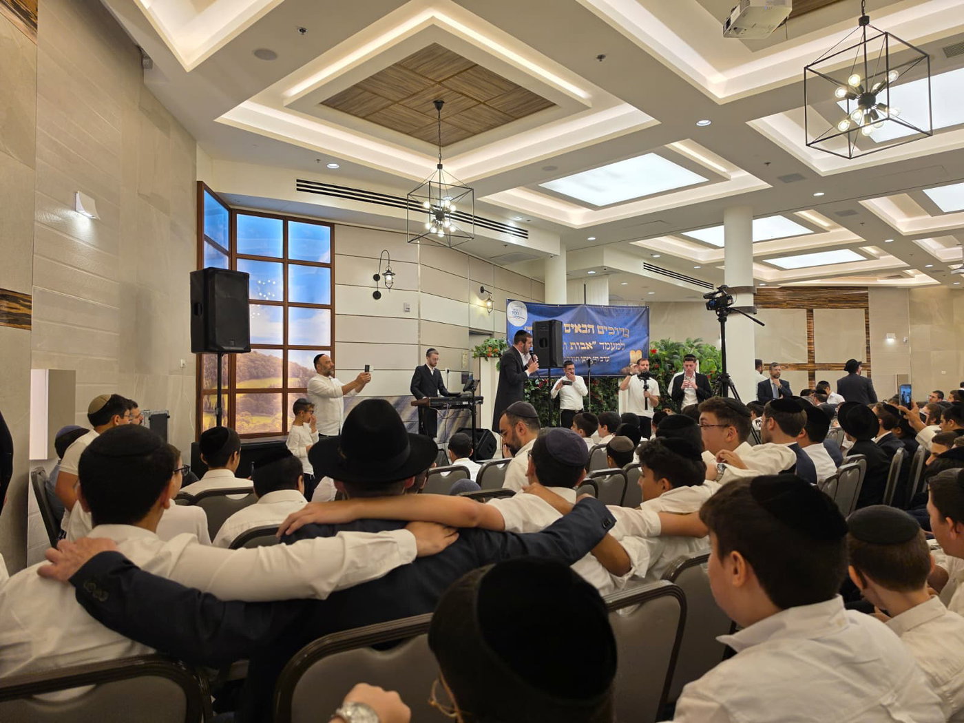 כך אבות ובנים באלעד קיבלו את התורה יחד בלימוד משותף | תיעוד מרגש