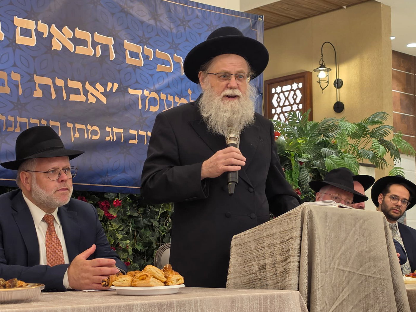 כך אבות ובנים באלעד קיבלו את התורה יחד בלימוד משותף | תיעוד מרגש