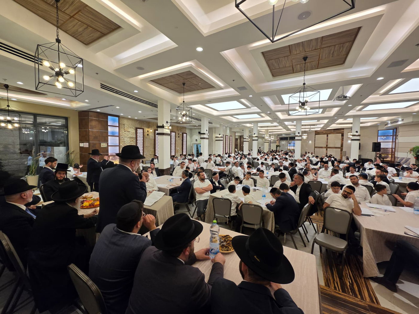 כך אבות ובנים באלעד קיבלו את התורה יחד בלימוד משותף | תיעוד מרגש
