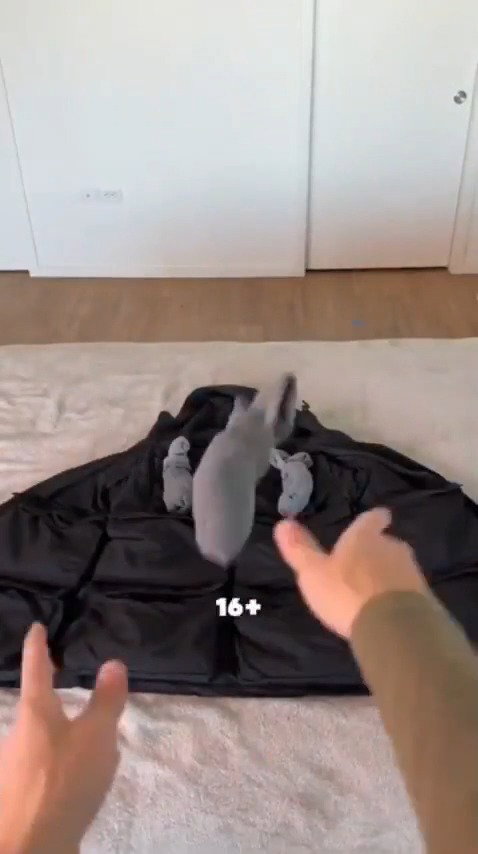 מעיל עם 16 כיסים