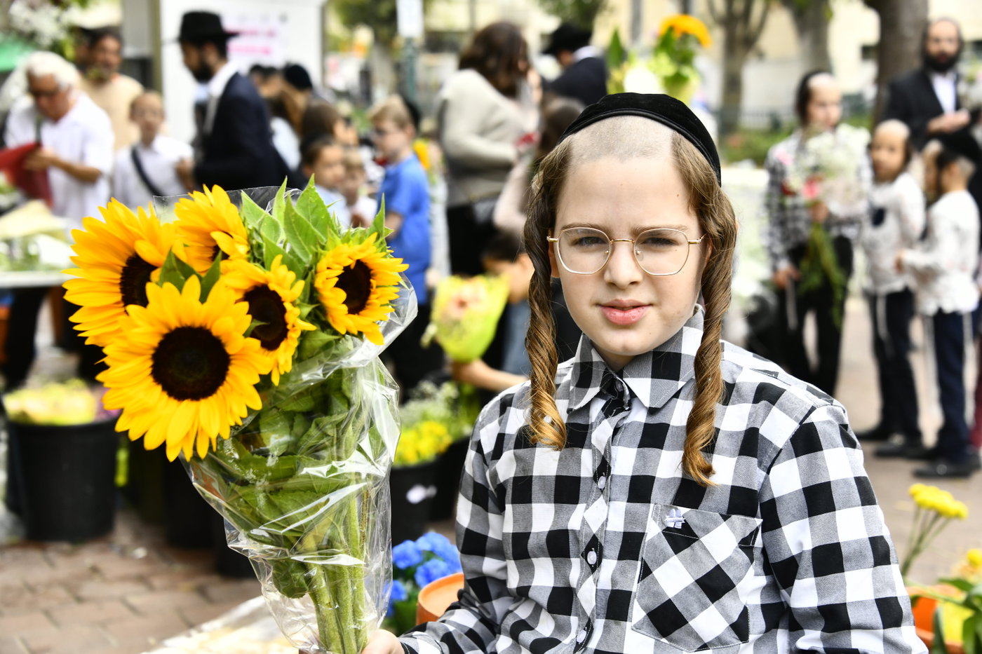 ערב חג השבועות בבני ברק