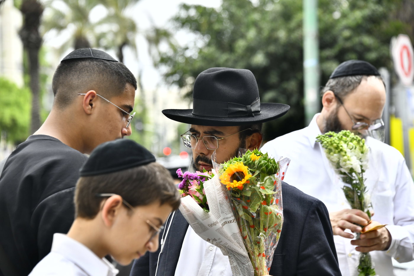 ערב חג השבועות בבני ברק
