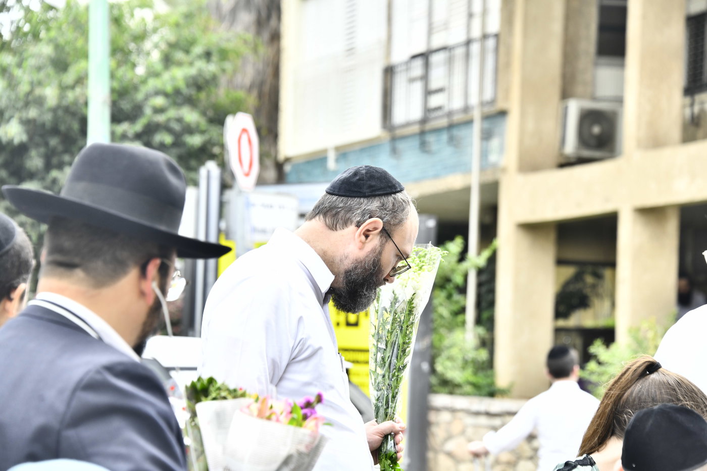 ערב חג השבועות בבני ברק