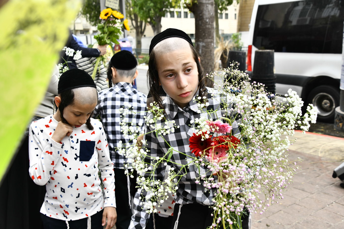 ערב חג השבועות בבני ברק