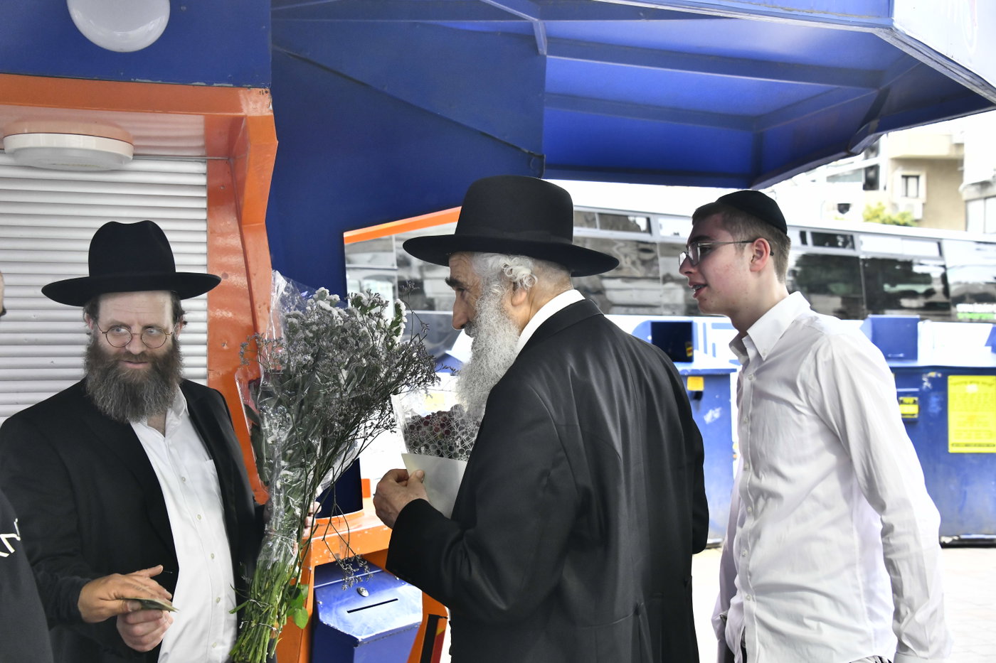 ערב חג השבועות בבני ברק