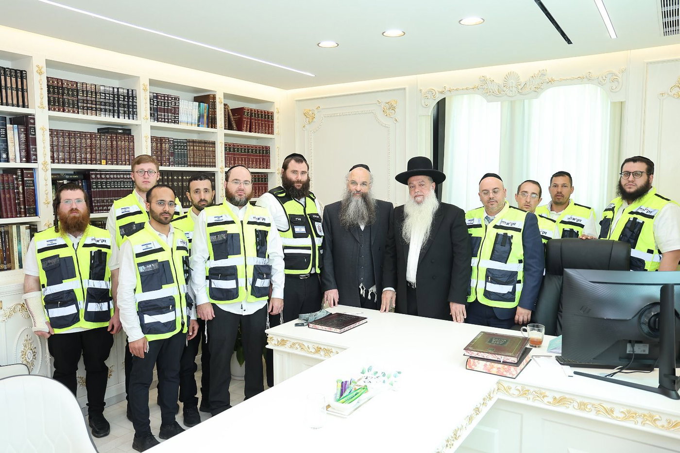 תנדבי זק"א בכינוס בבני ברק לשיחת חיזוק והוקרה לקראת חג השבועות אצל מזכה הרבים הרב יגאל כהן