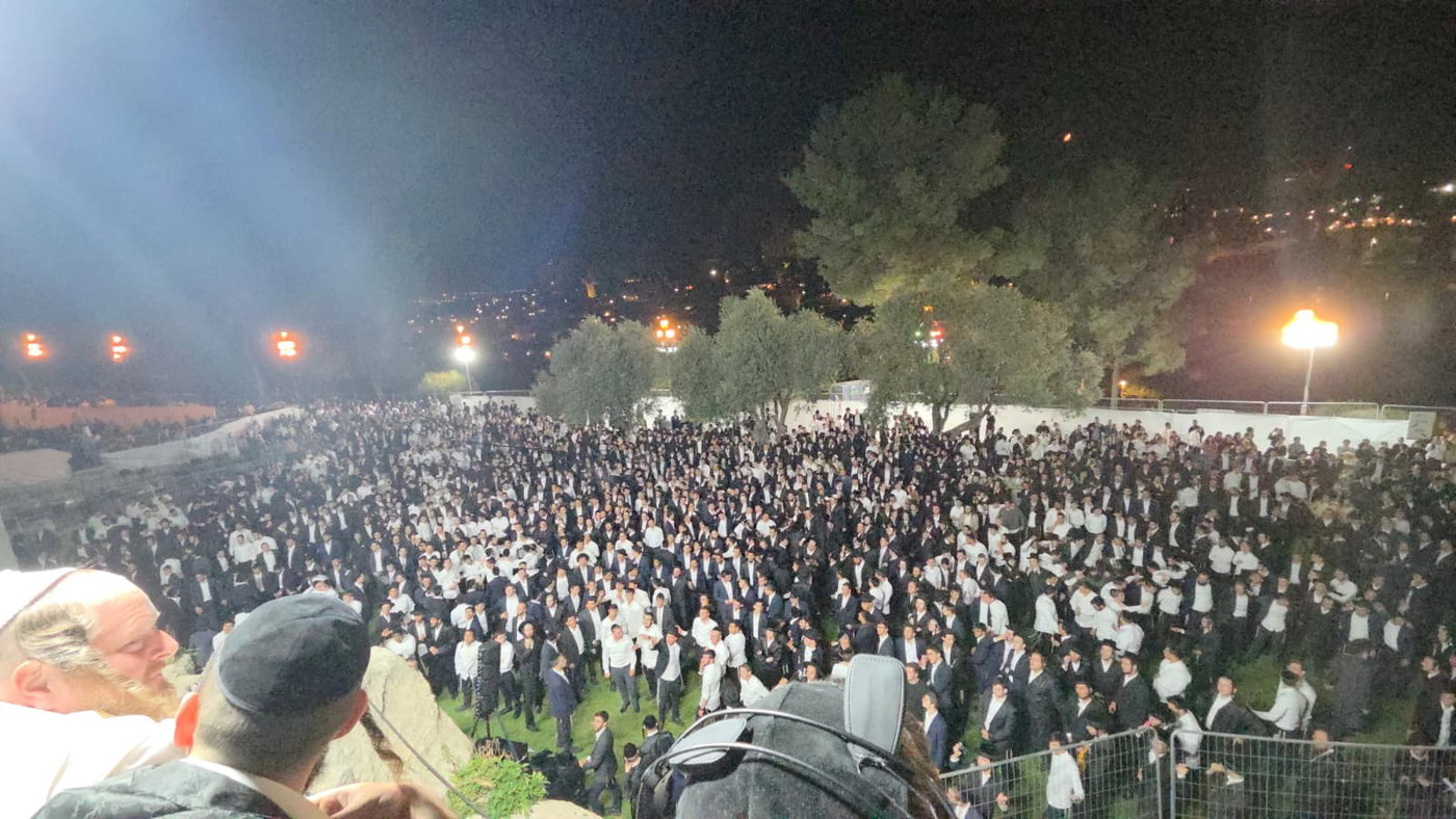 מוצאי שבועות בקבר דוד
