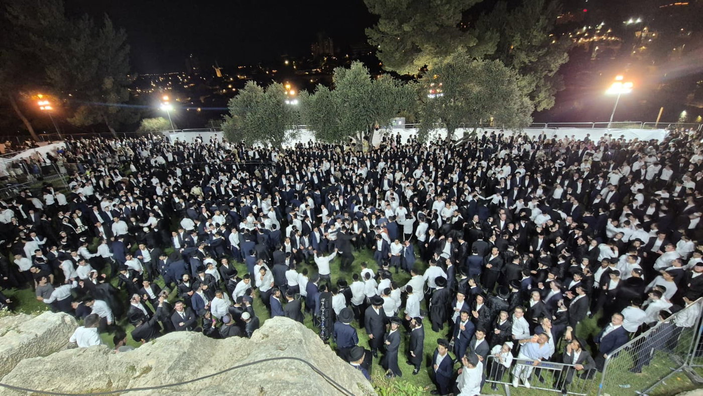 מוצאי שבועות בקבר דוד
