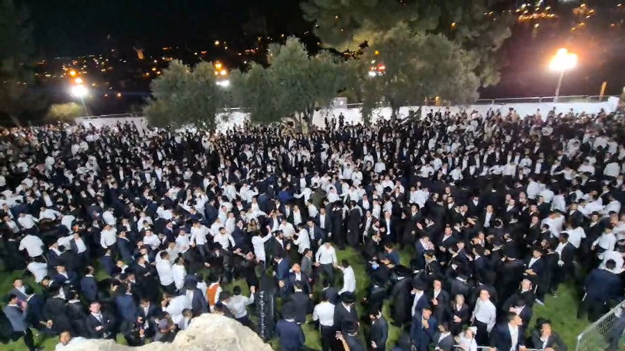 מוצאי שבועות בקבר דוד