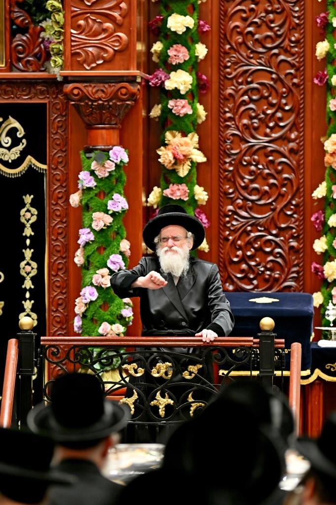 שבועות בחצה"ק ויזניץ